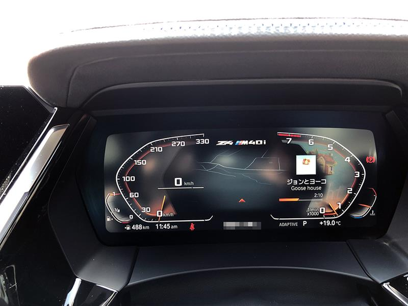 330km/hスケールのフル・デジタル・メーター・パネル