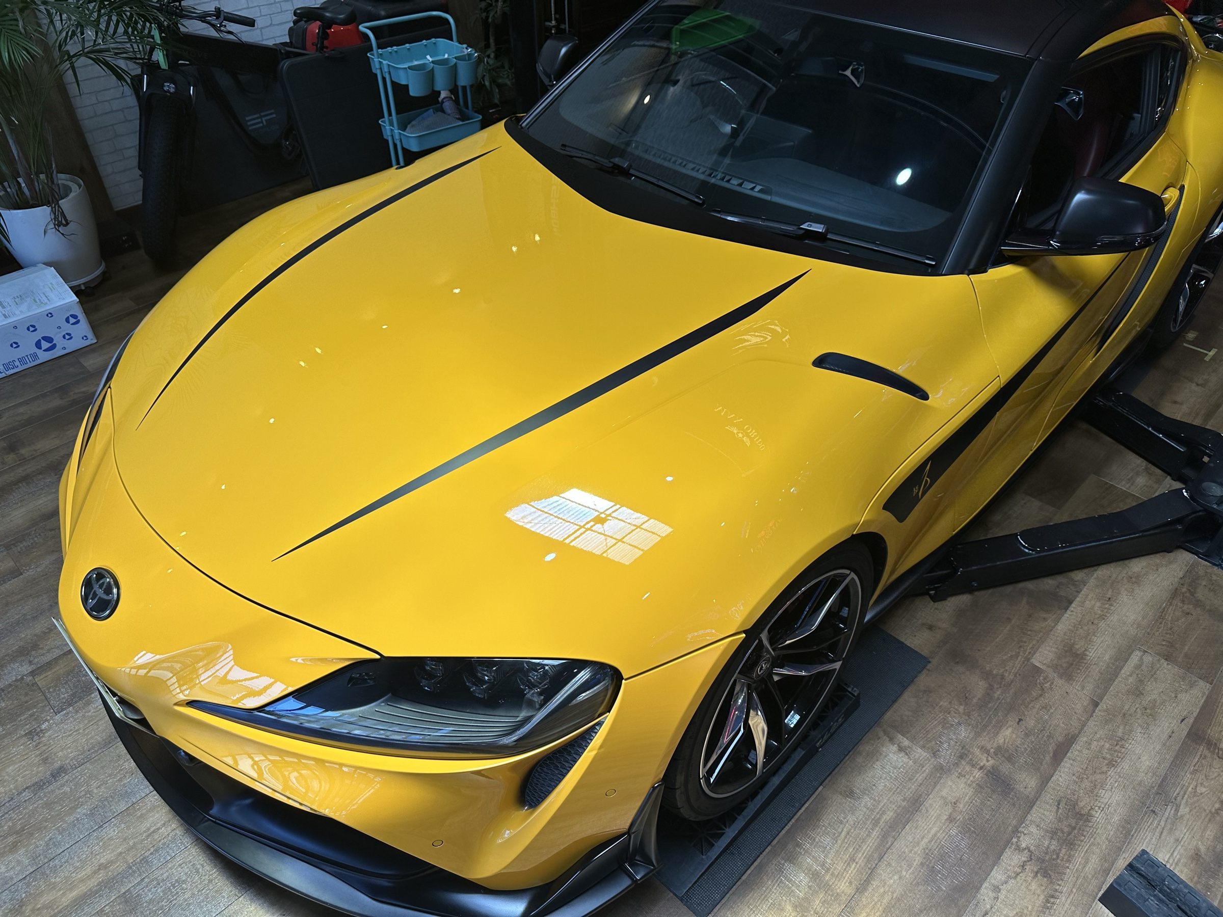 GR SUPRA BONNET LINE 施工写真 1