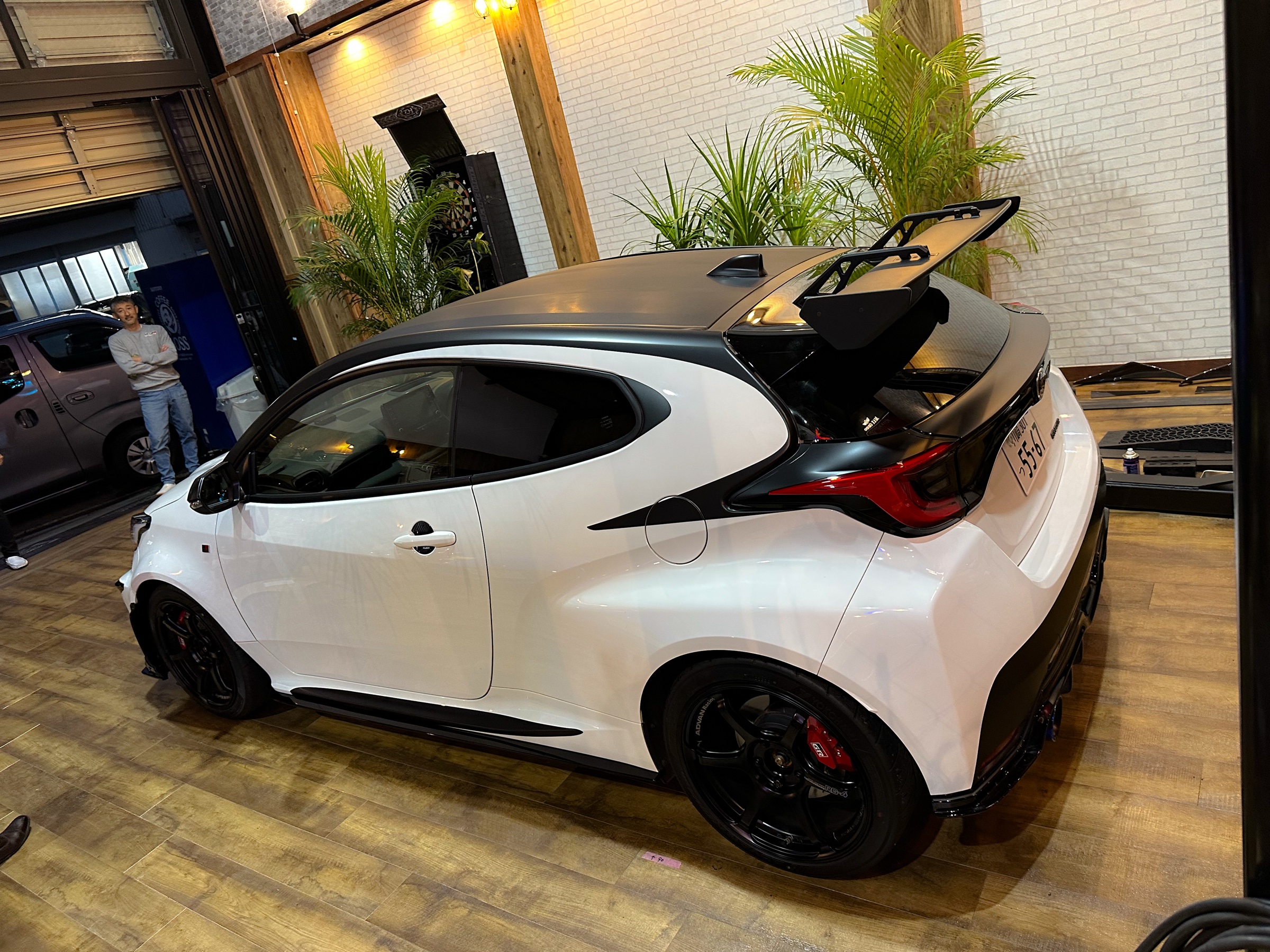 GR YARIS BLACK DIVIDE 施工写真 5