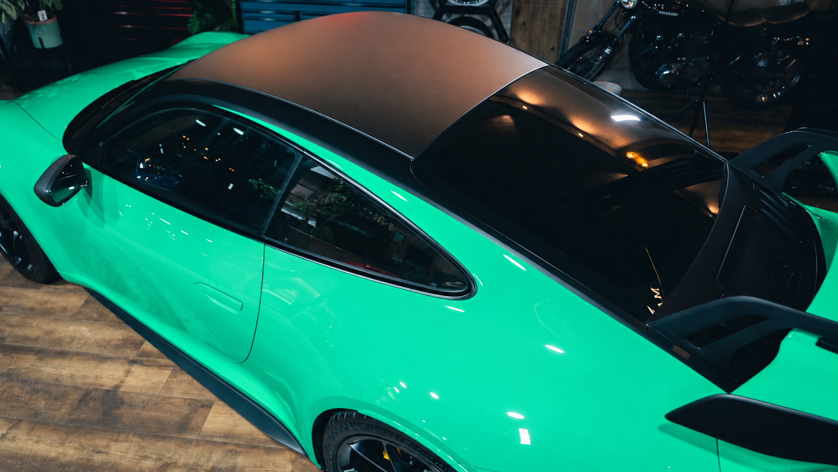 PILLAR + REAR HOOD