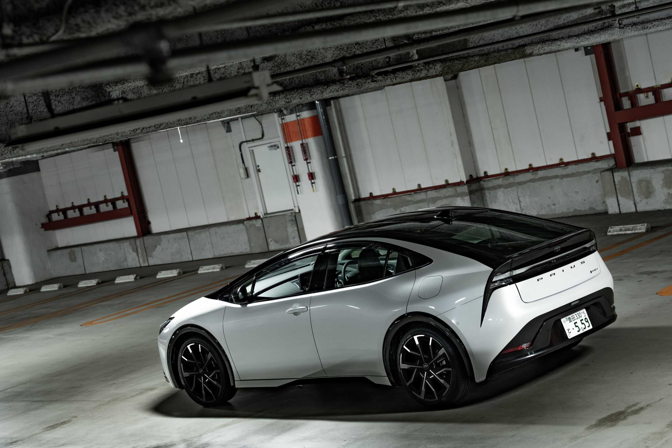 TOYOTA PRIUS BLACK DIVIDE 施工写真